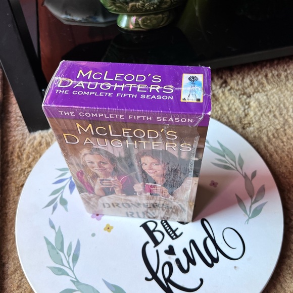 McLeods Daughters - The Complete Fifth Season (DVD, 2008, 8-Disc Set) NEW. - Picture 6 of 15